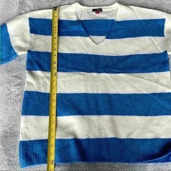 Vince Camuto Stripe V-Neck Sweater in Palace Blue Size Small NWT - Picture 6 of 6